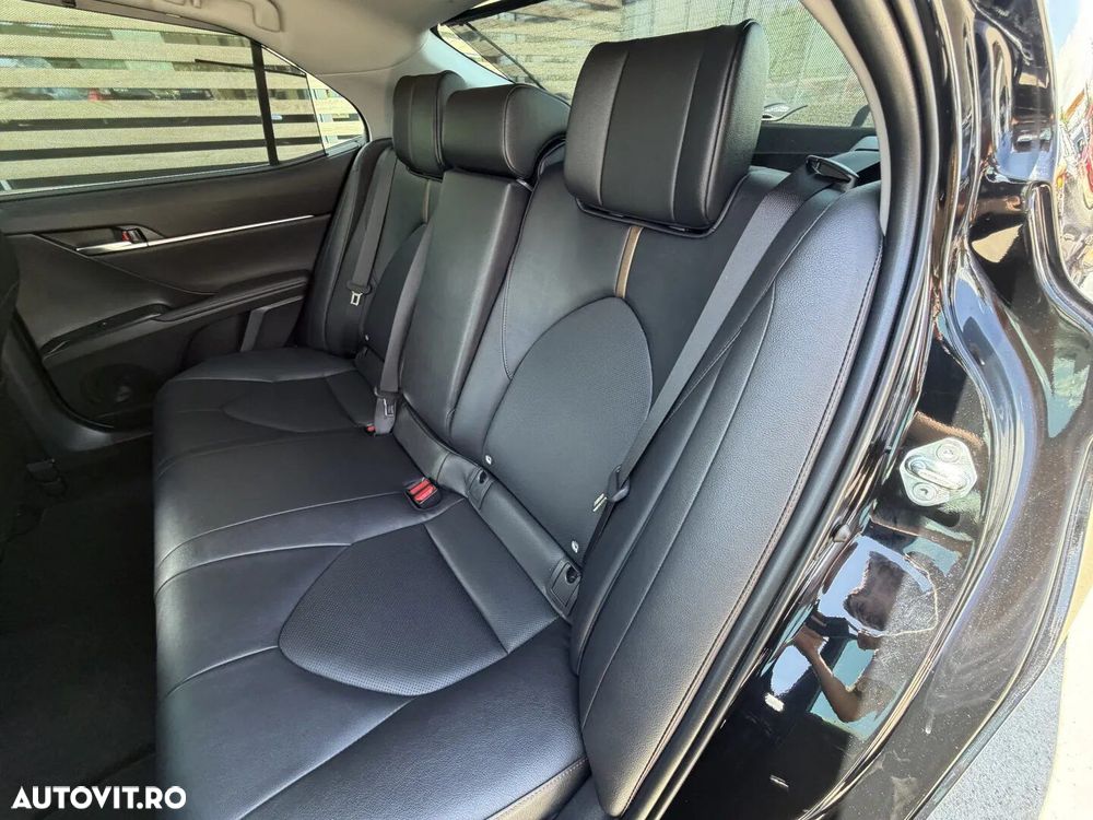 Toyota Camry - 11