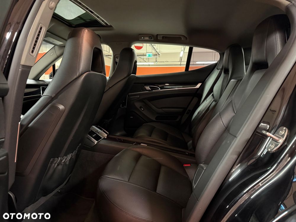 Porsche Panamera 4 - 18