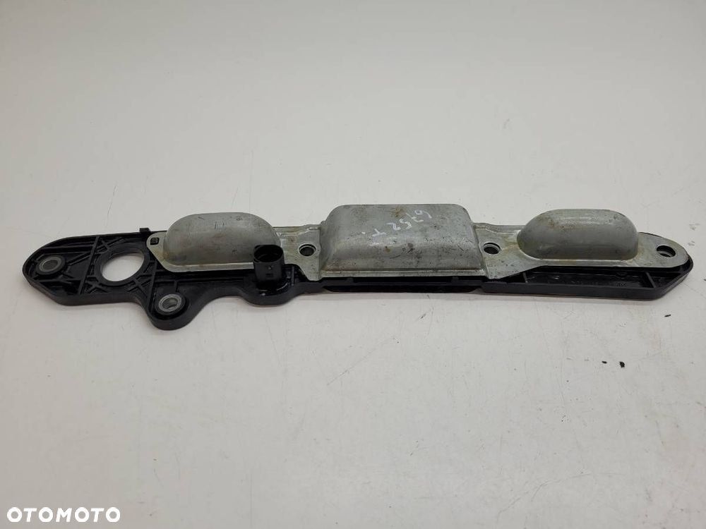 KLAMKA TYLNEJ KLAPY LISTWA LAMPKI VW TOURAN I 1T0827574H - 4