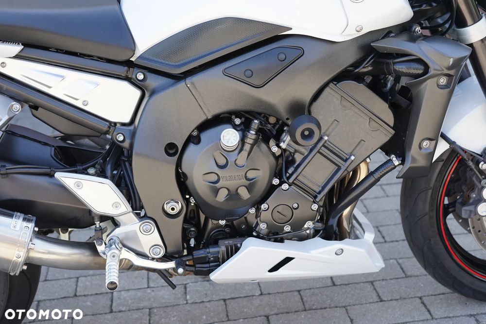 Yamaha FZ - 12