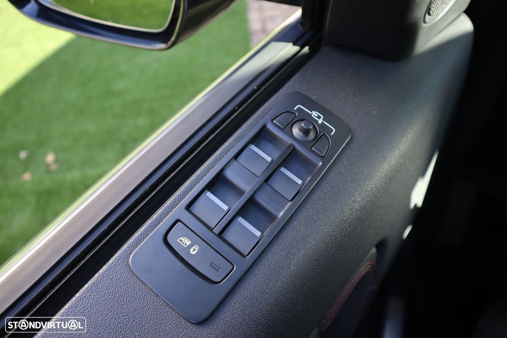 Land Rover Discovery Sport P300e Dynamic HSE - 38