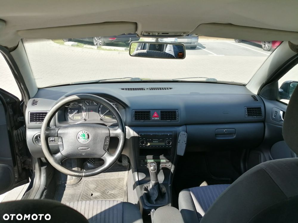 Skoda Octavia 1.8T Elegance - 8