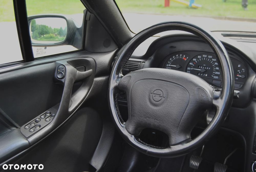 Opel Astra 1.8 Bertone - 10