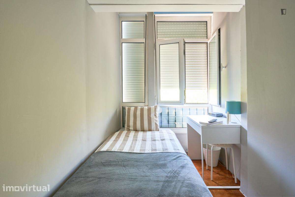 Quarto - localizado em Amadora Lisbon - Grande imagem: 3/27