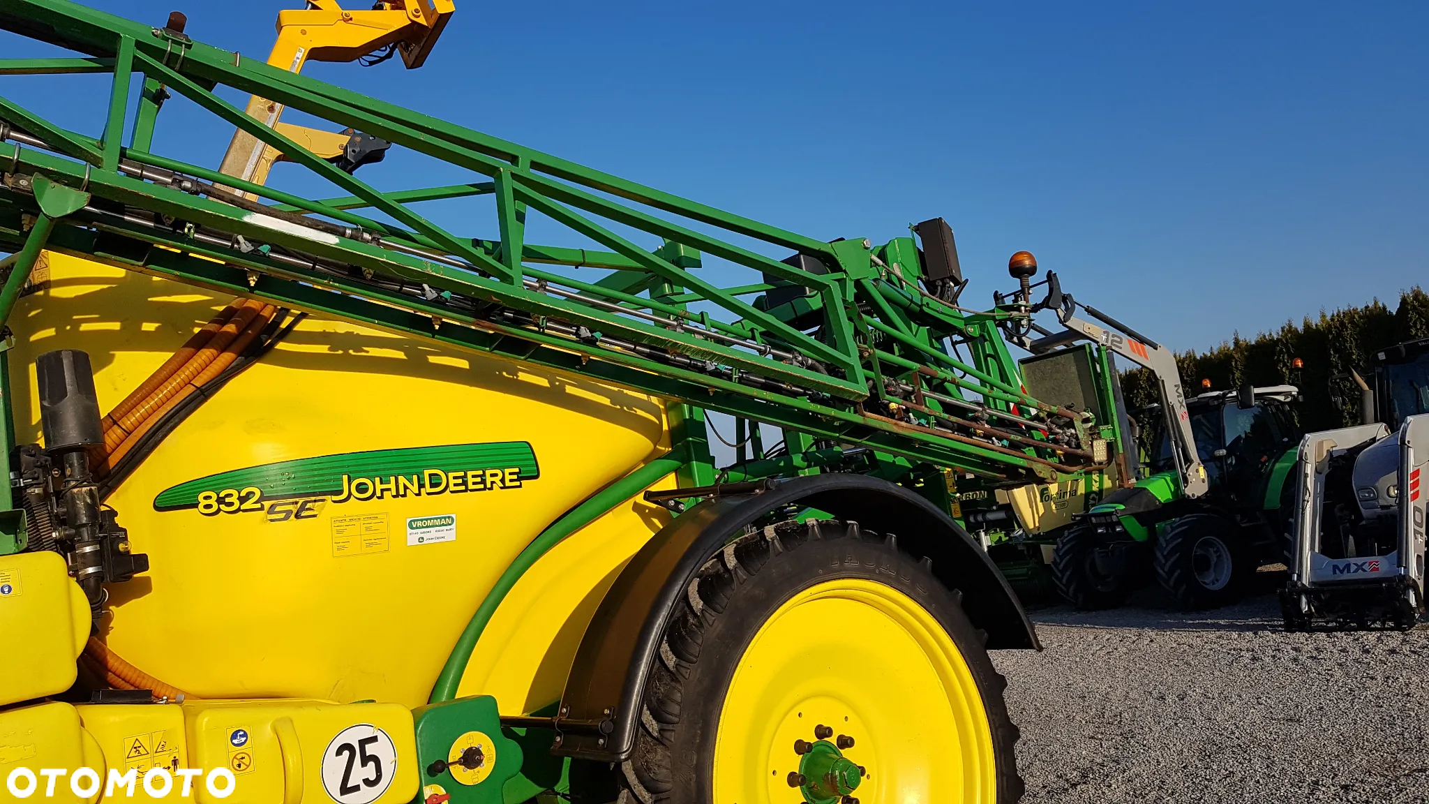 John Deere 832 - 23