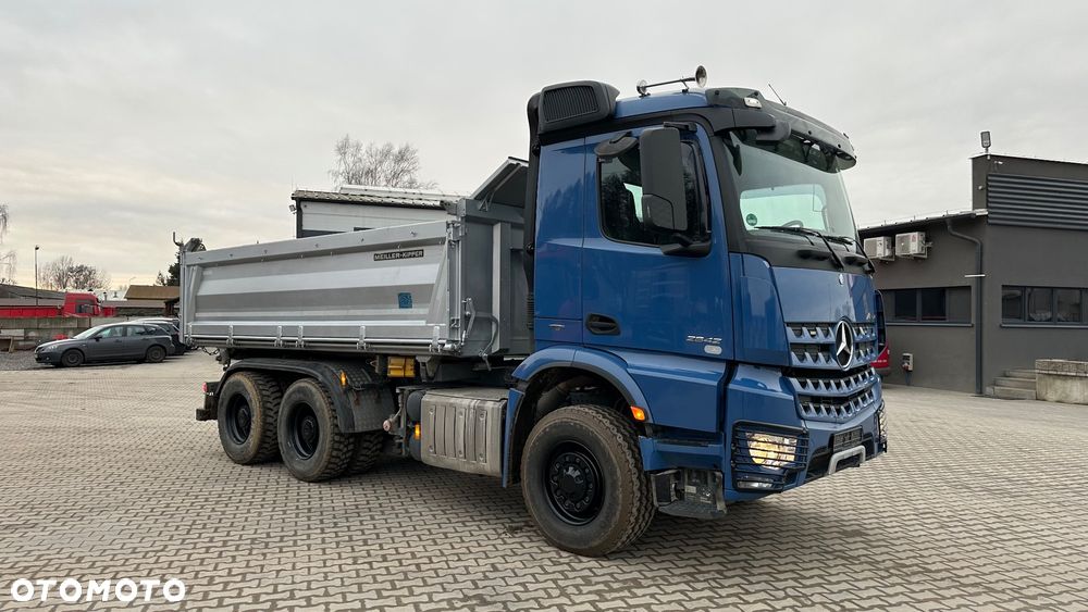 Mercedes-Benz Arocs - 7