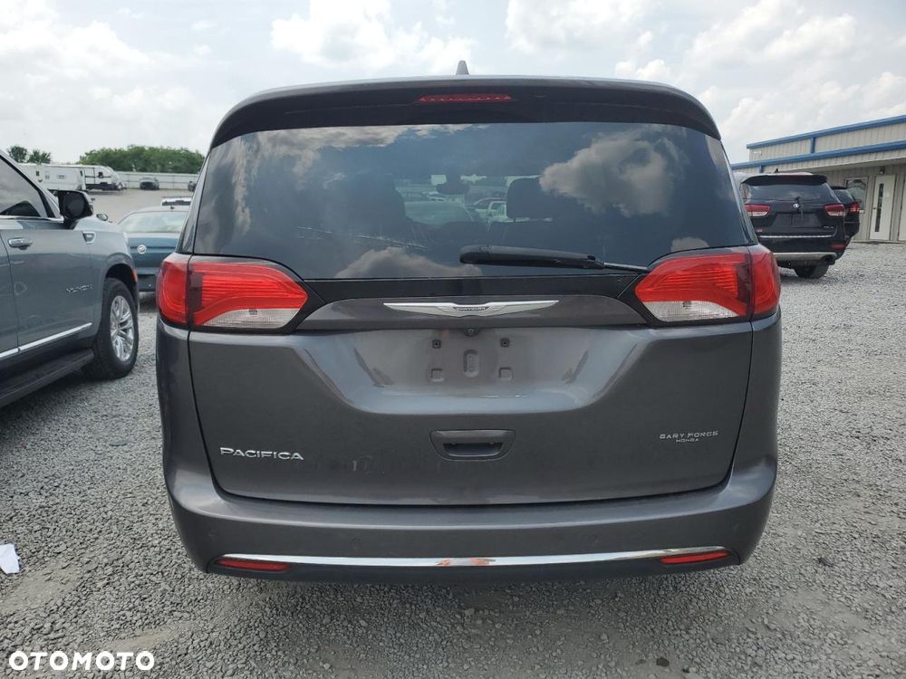 Chrysler Pacifica - 6