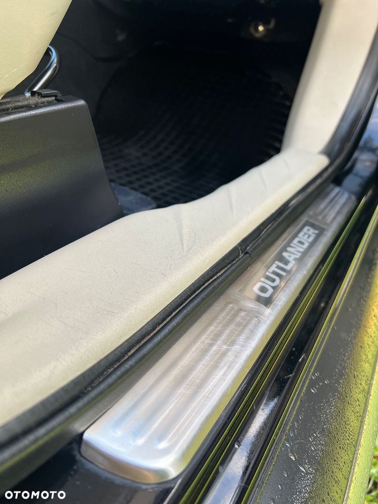 Mitsubishi Outlander 2.0 DID Instyle NAVI - 19