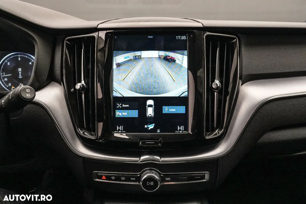 Volvo XC 60 B4 MHEV AT8 AWD Momentum Pro - 24