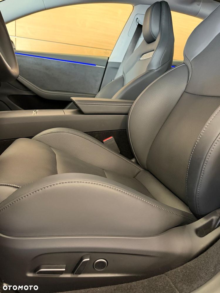 Tesla Model 3 - 8