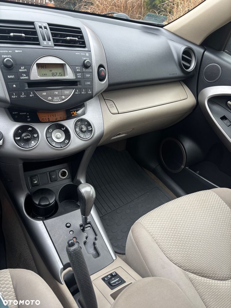 Toyota RAV4 2.0 VVT-i Sol - 8