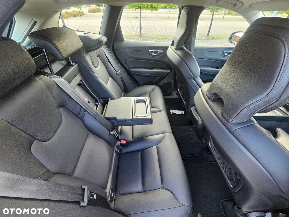 Volvo XC 60 D4 Momentum Pro - 17