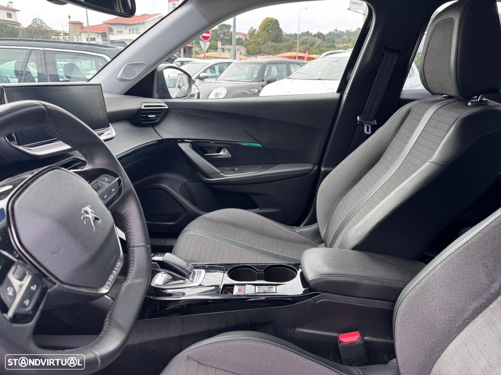 Peugeot 2008 1.2 PureTech Allure Pack EAT8 - 5