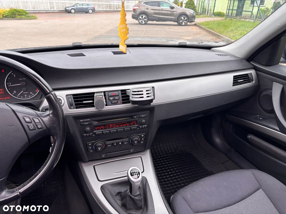 BMW Seria 3 318d - 15