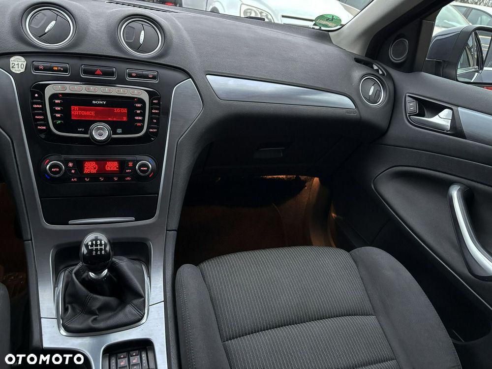 Ford Mondeo - 26