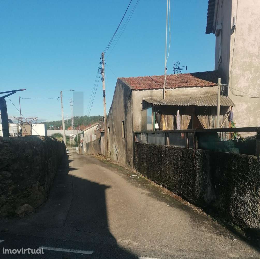 Moradia de 2 andares, com 2 anexos e terreno no alto das Travessas/S. - Grande imagem: 3/8