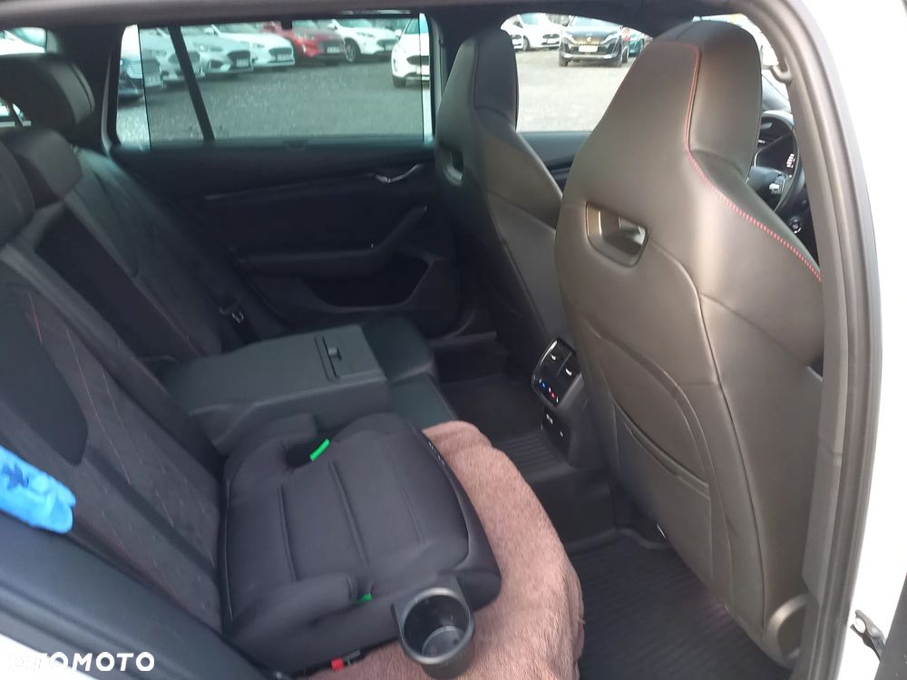 Skoda Octavia 2.0 TDI RS DSG - 23