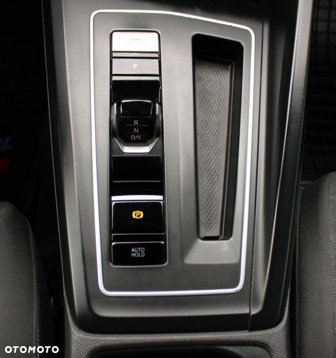 Volkswagen Golf - 22