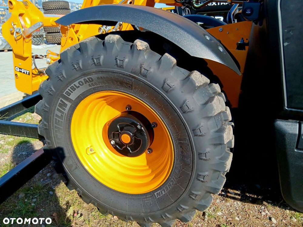 JCB 542-70 Agri Xtra - 8