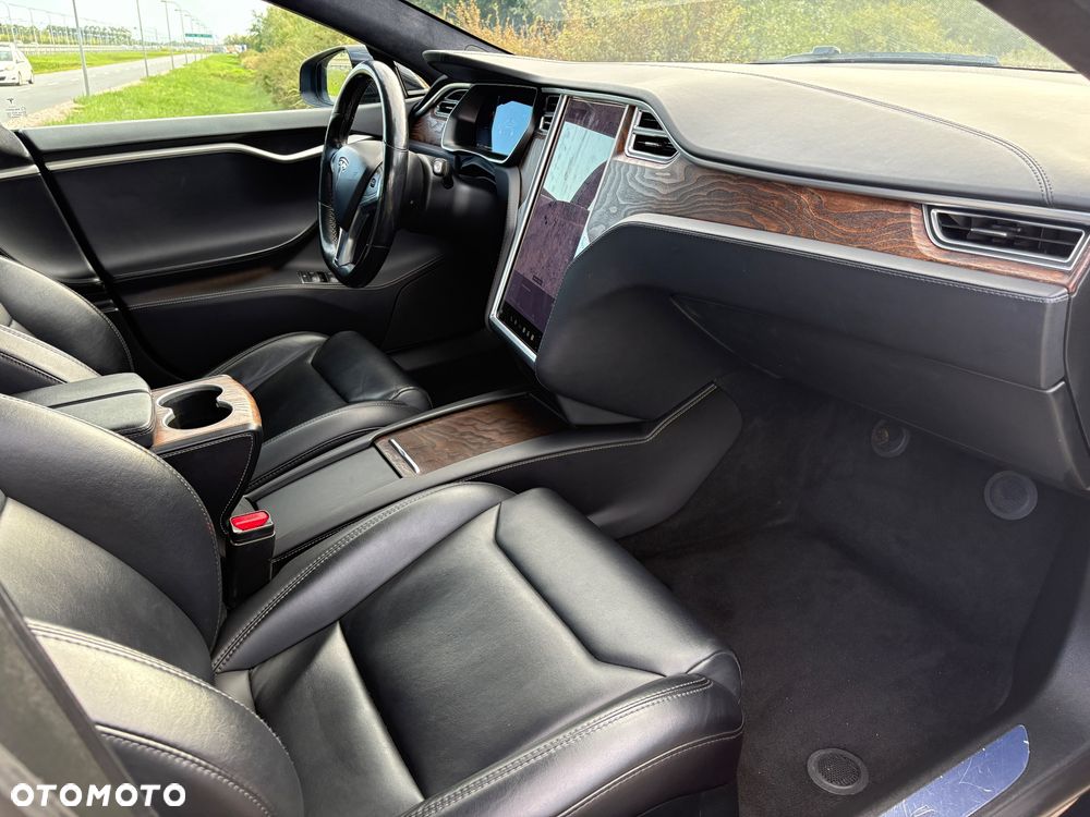 Tesla Model S - 26