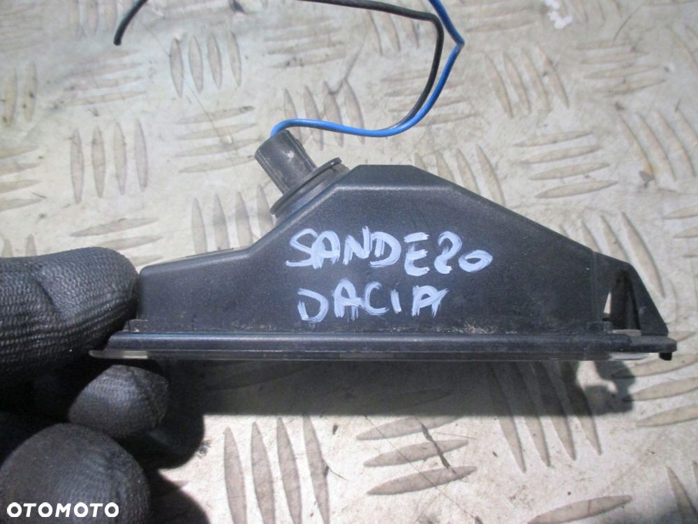 RENAULT DACIA LAMPKA TABLICY REJESTRACYJNEJ - 2
