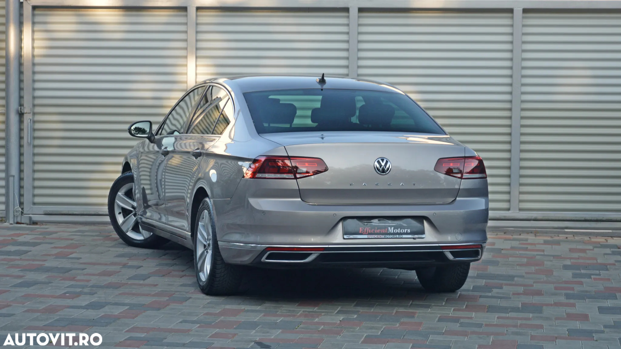 Volkswagen Passat 2.0 TDI DSG Highline - 16
