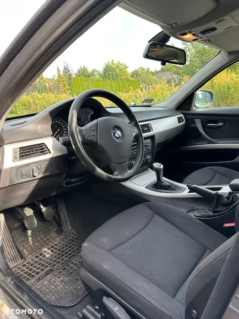 BMW Seria 3 318d - 4