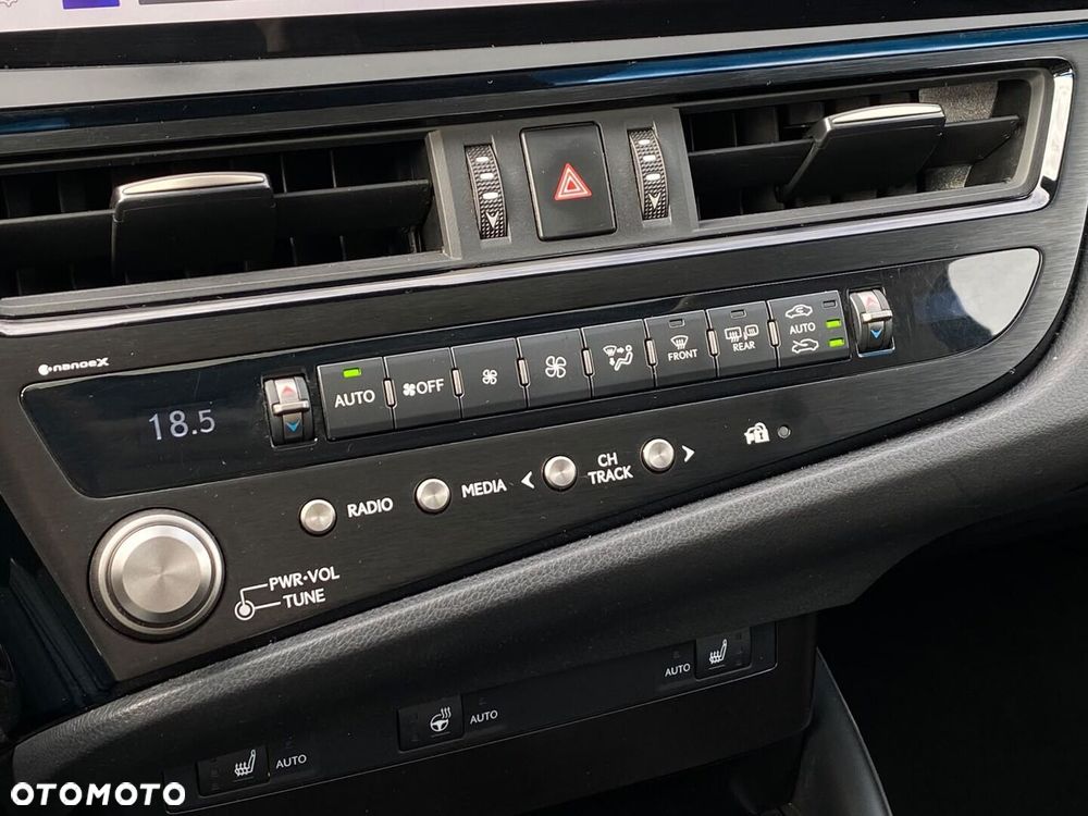 Lexus ES 300h F Sport Design - 21