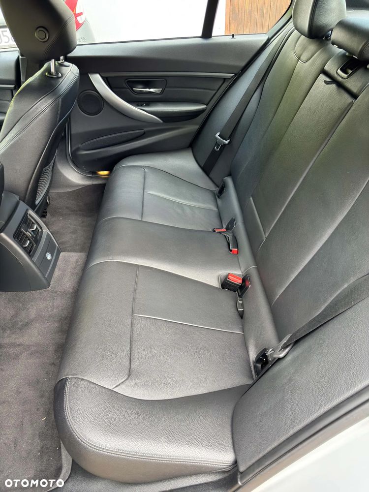 BMW Seria 3 328i - 16