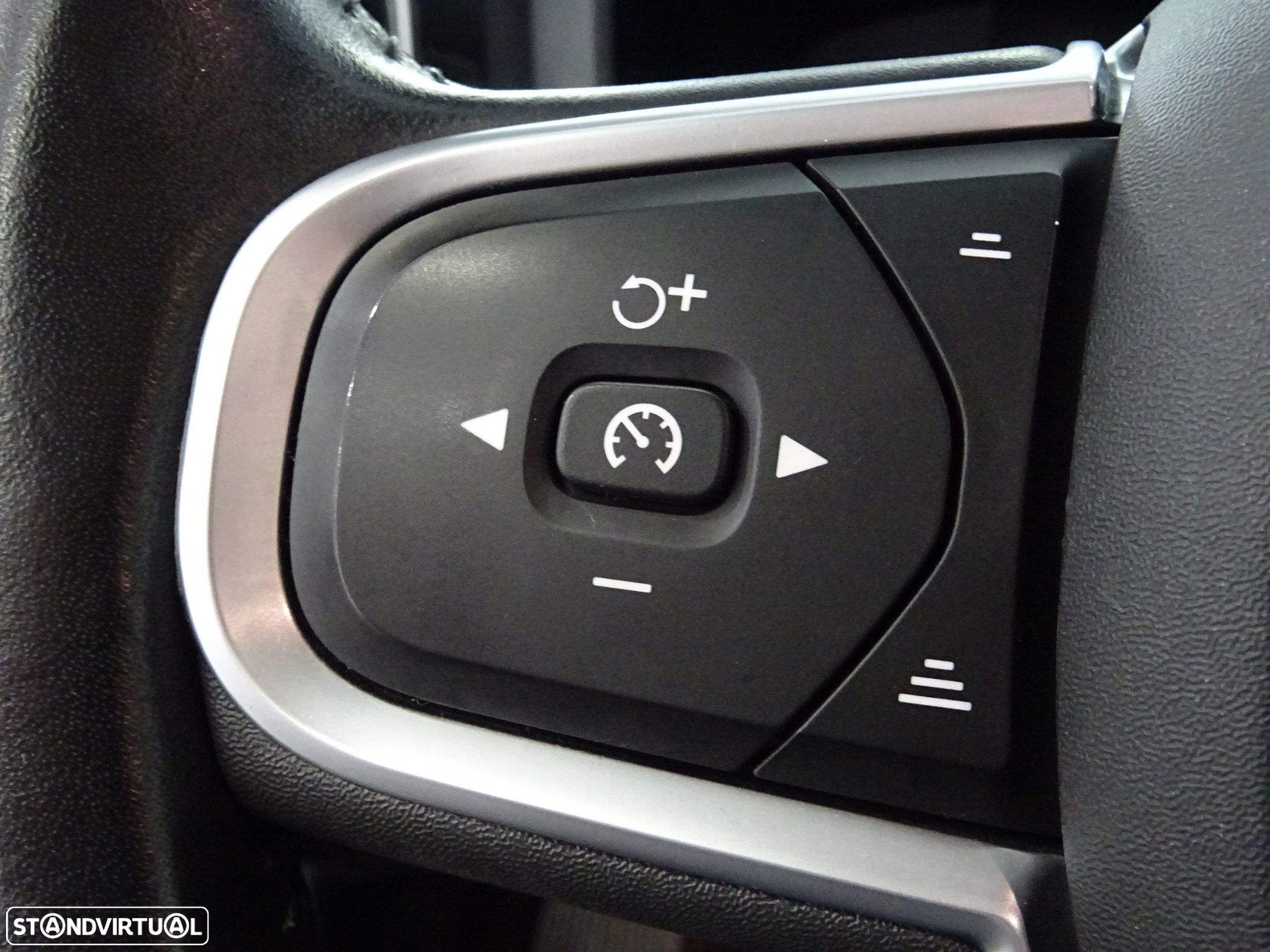 Volvo V60 2.0 D3 Momentum - 22