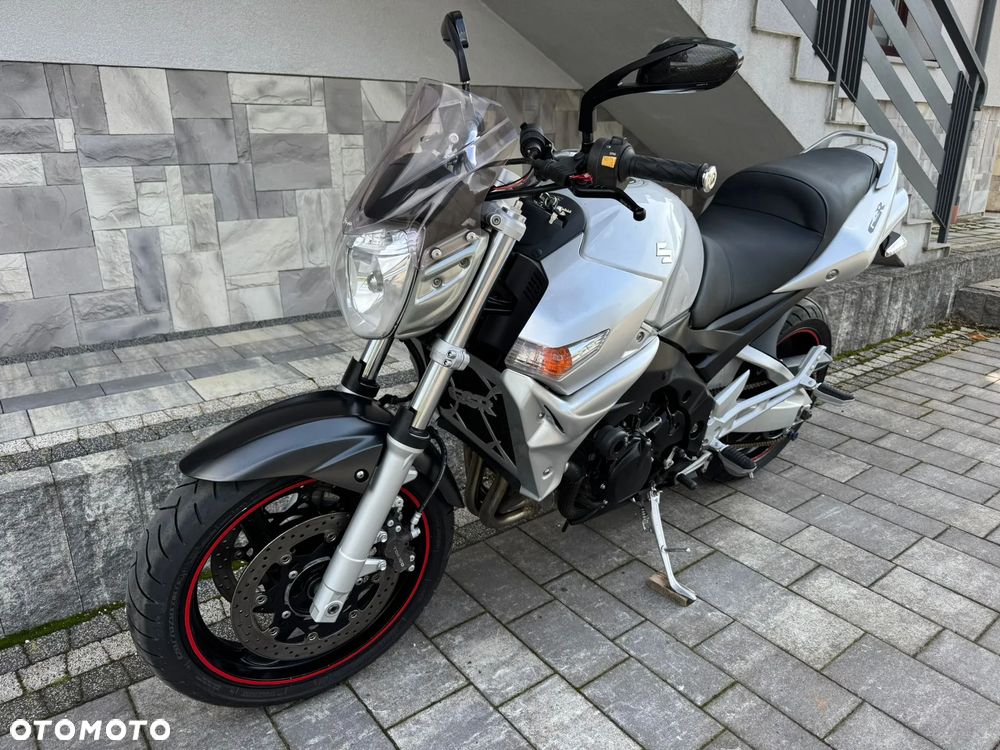Suzuki GSR - 3