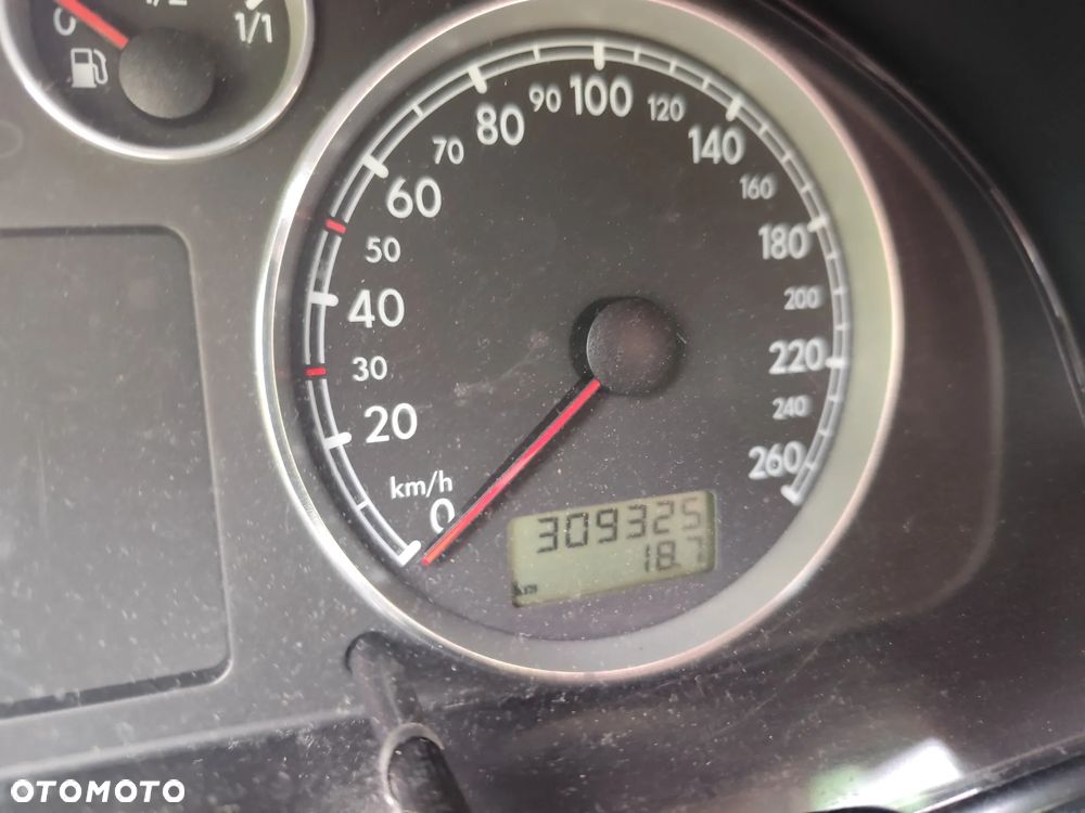 Volkswagen Passat 1.9 TDI Comfortline - 8