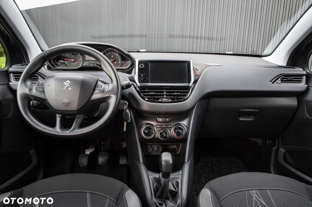 Peugeot 208 - 18