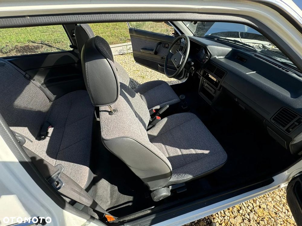 Mazda 323 1.3 LX - 3