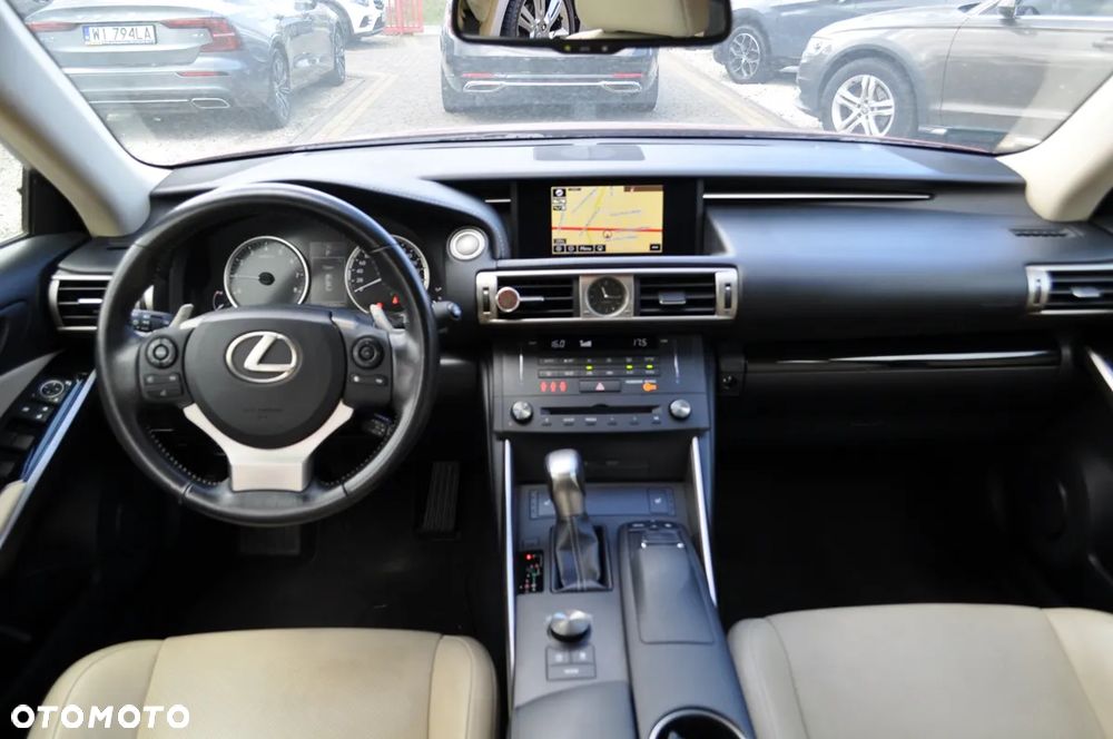 Lexus IS 200t Prestige - 29