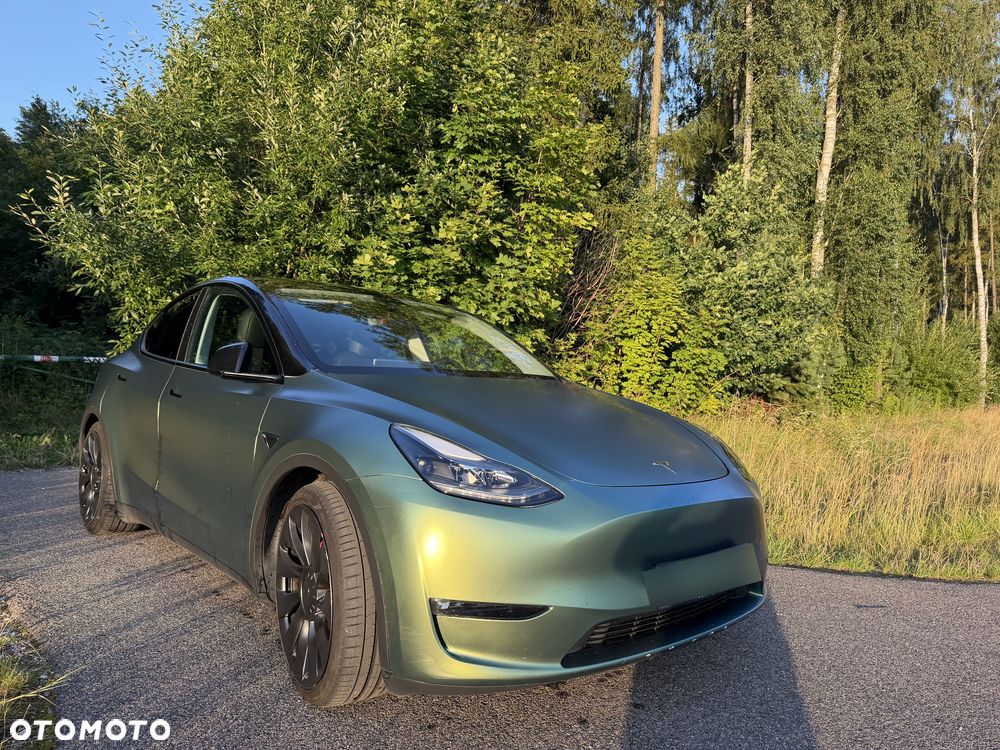 Tesla Model Y - 12