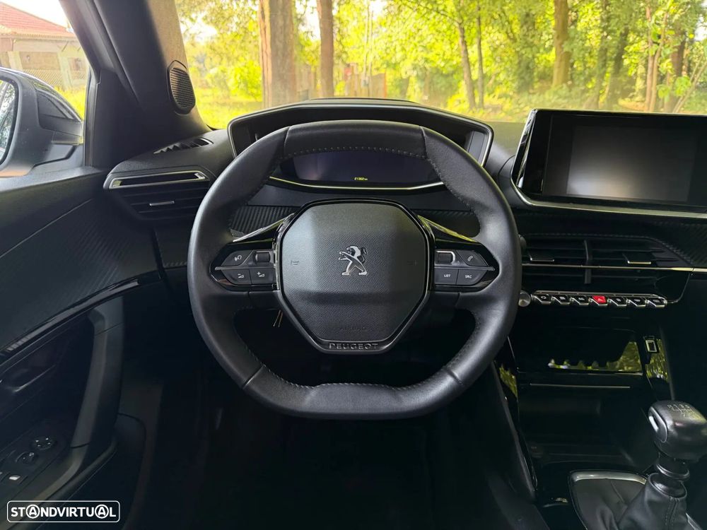 Peugeot 2008 - 11