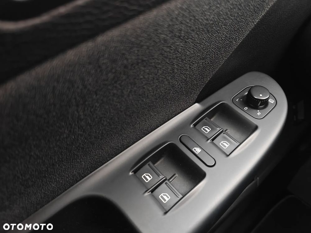 Volkswagen Passat 1.6 Comfortline - 24