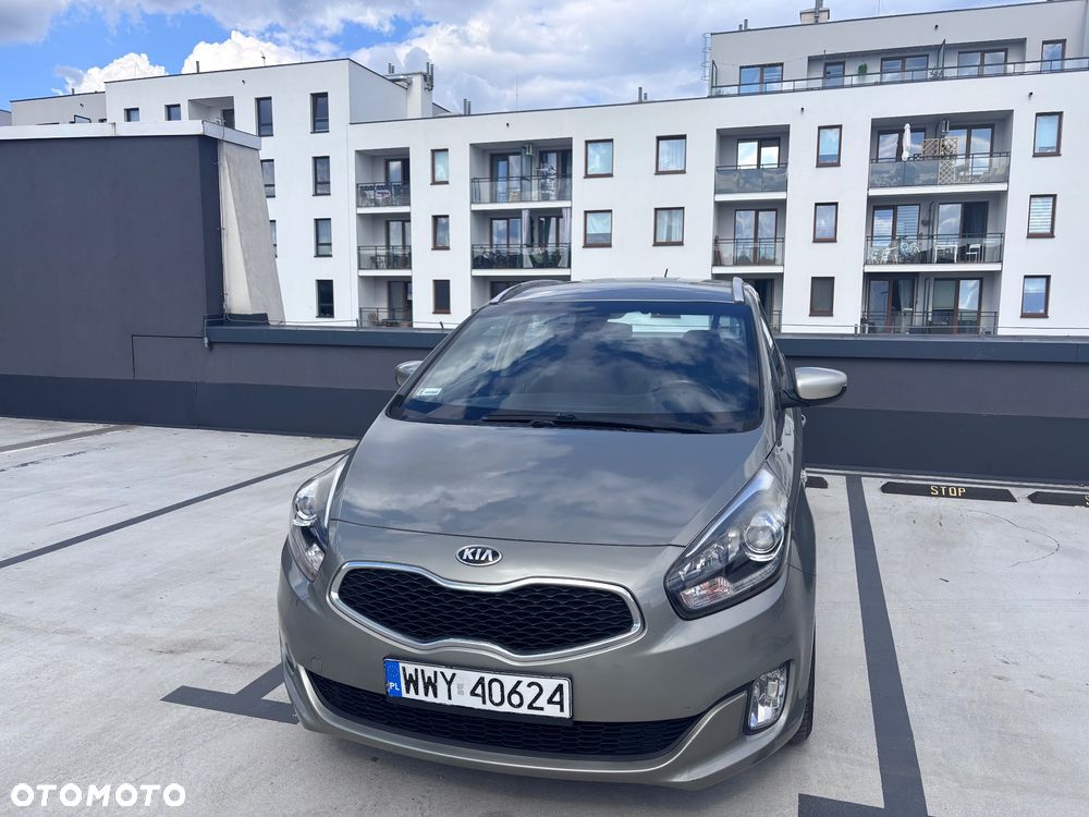 Kia Carens - 2