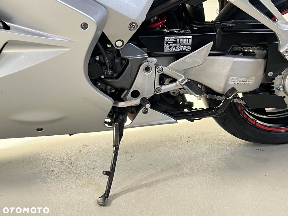 Honda VFR - 24