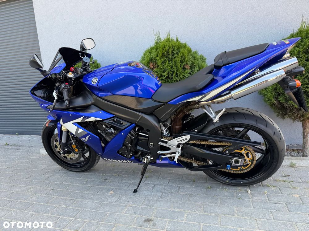 Yamaha R1 - 6