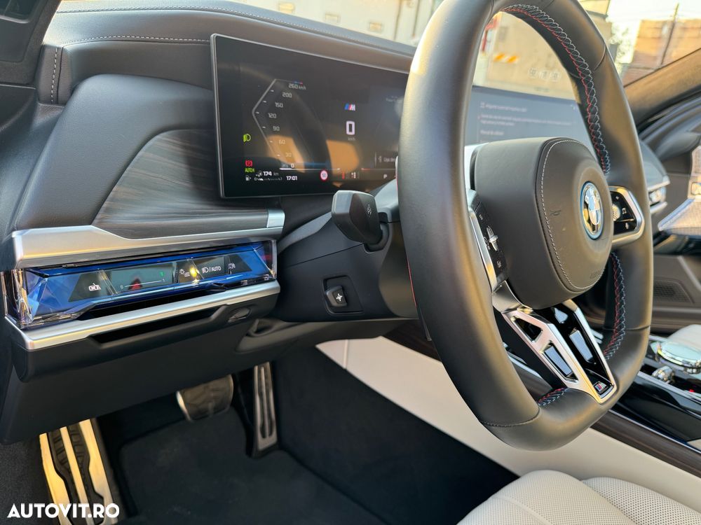 BMW M7 M760e xDrive AT PHEV - 13