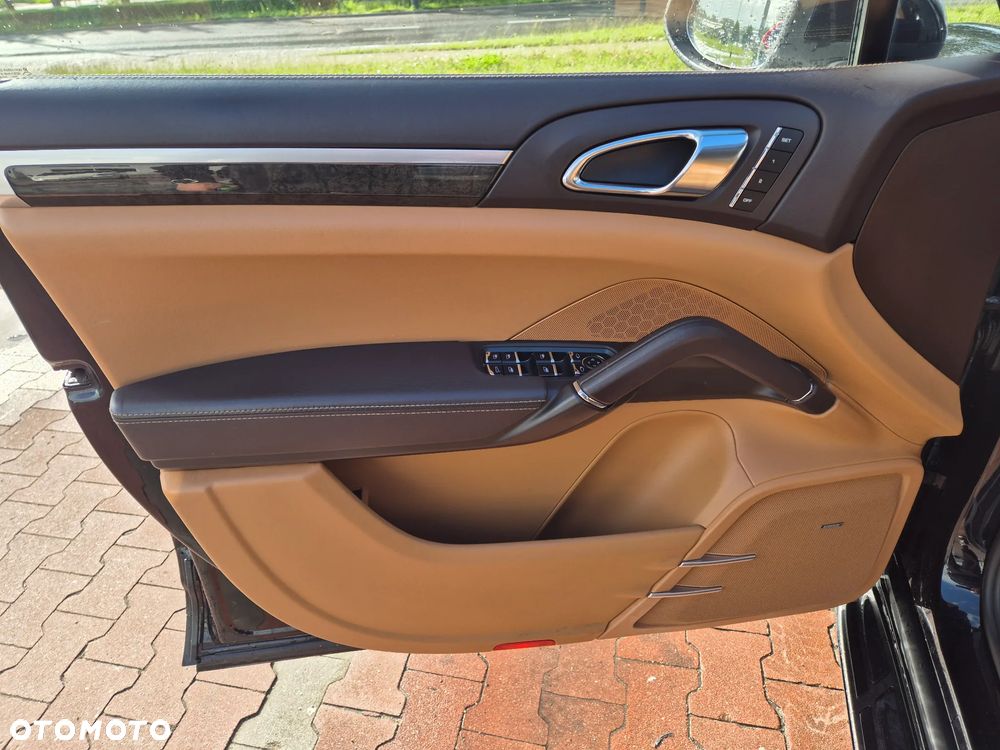 Porsche Cayenne Platinum Edition - 9