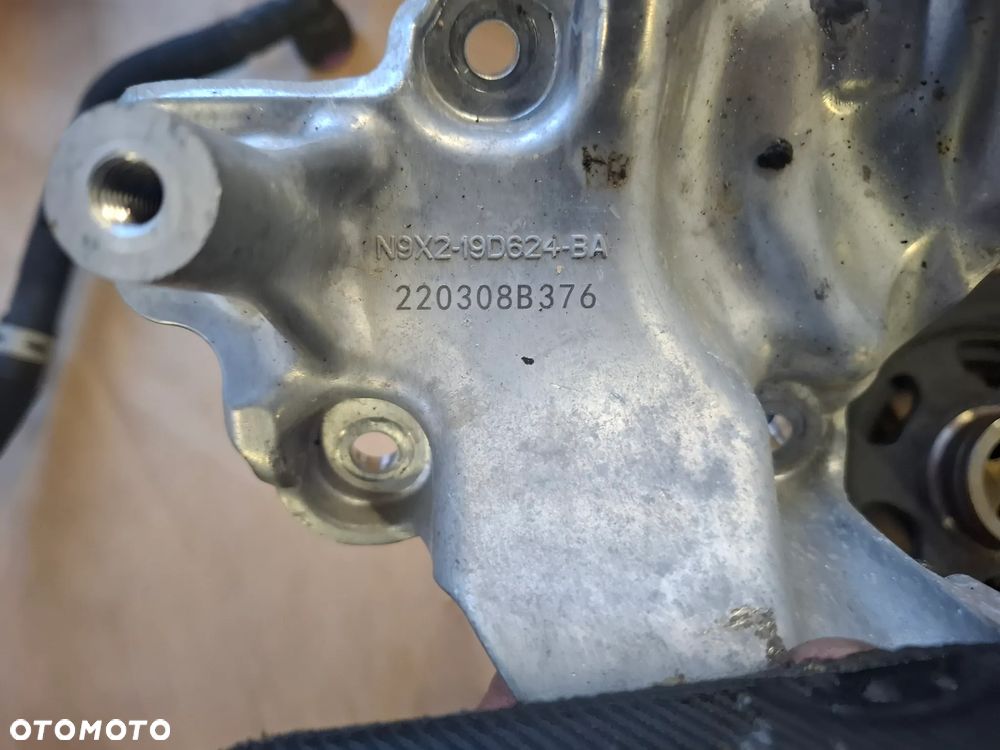 Land Rover Defender 3,0 ŁAPA WSPORNIK UCHWYT KOMPRESORA N9X2-19D624-AB - 2