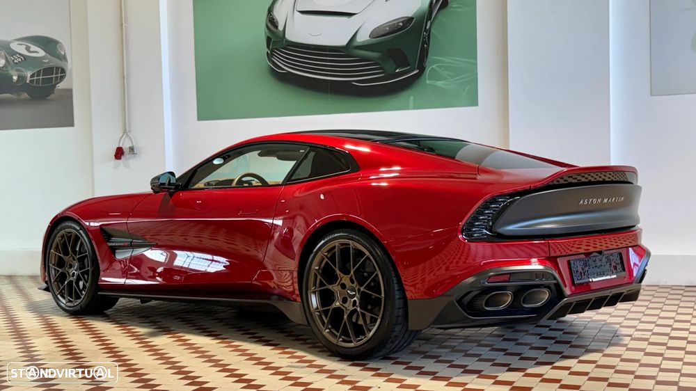 Aston Martin Vanquish V12 - 3