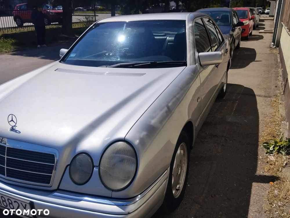 Mercedes-Benz Klasa E - 33
