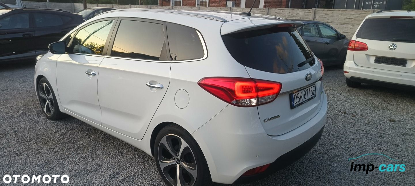 Kia Carens - 11