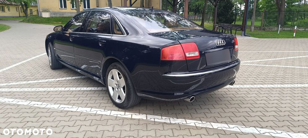 Audi A8 4.2 L Quattro - 6
