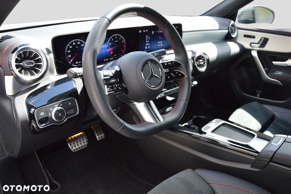 Mercedes-Benz CLA 200 mHEV AMG Line 7G-DCT - 12