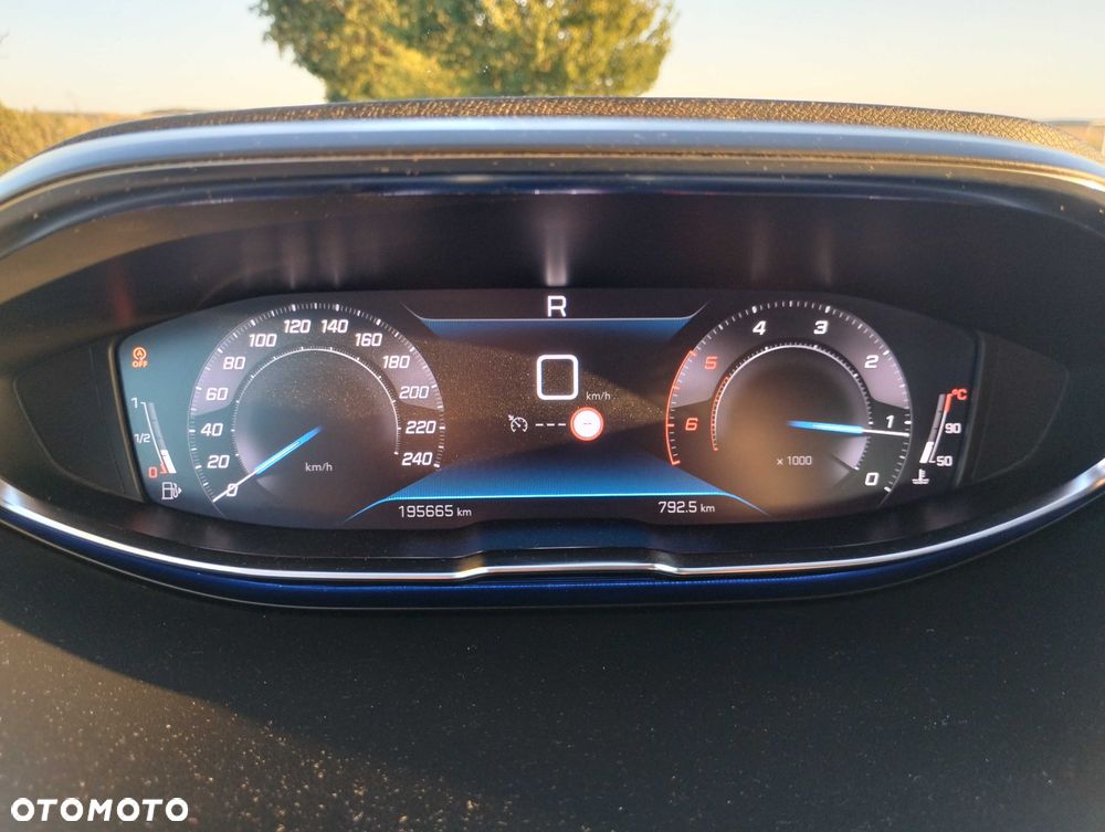 Peugeot 5008 - 8